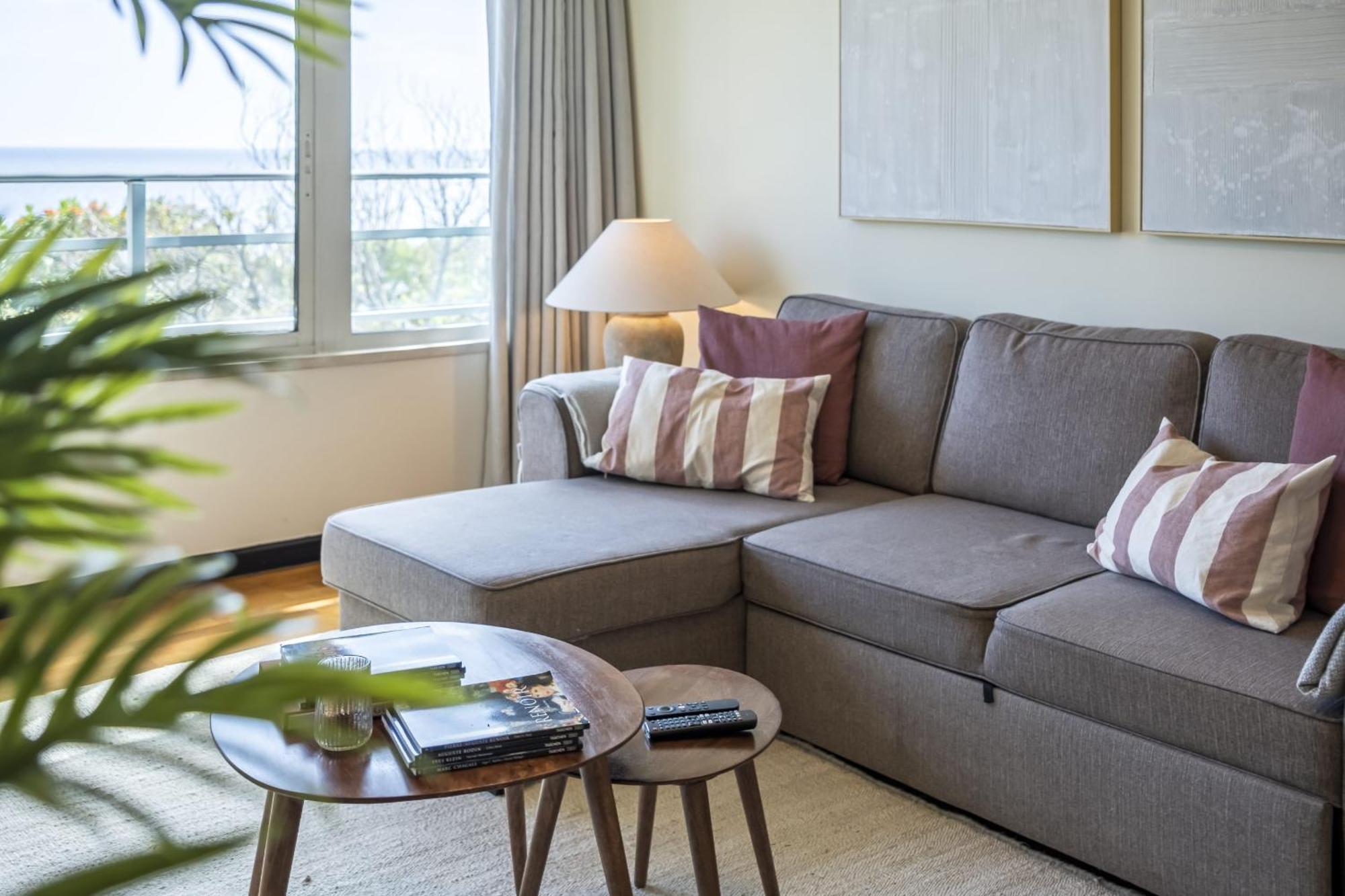 Lavender - By Wehost Apartment