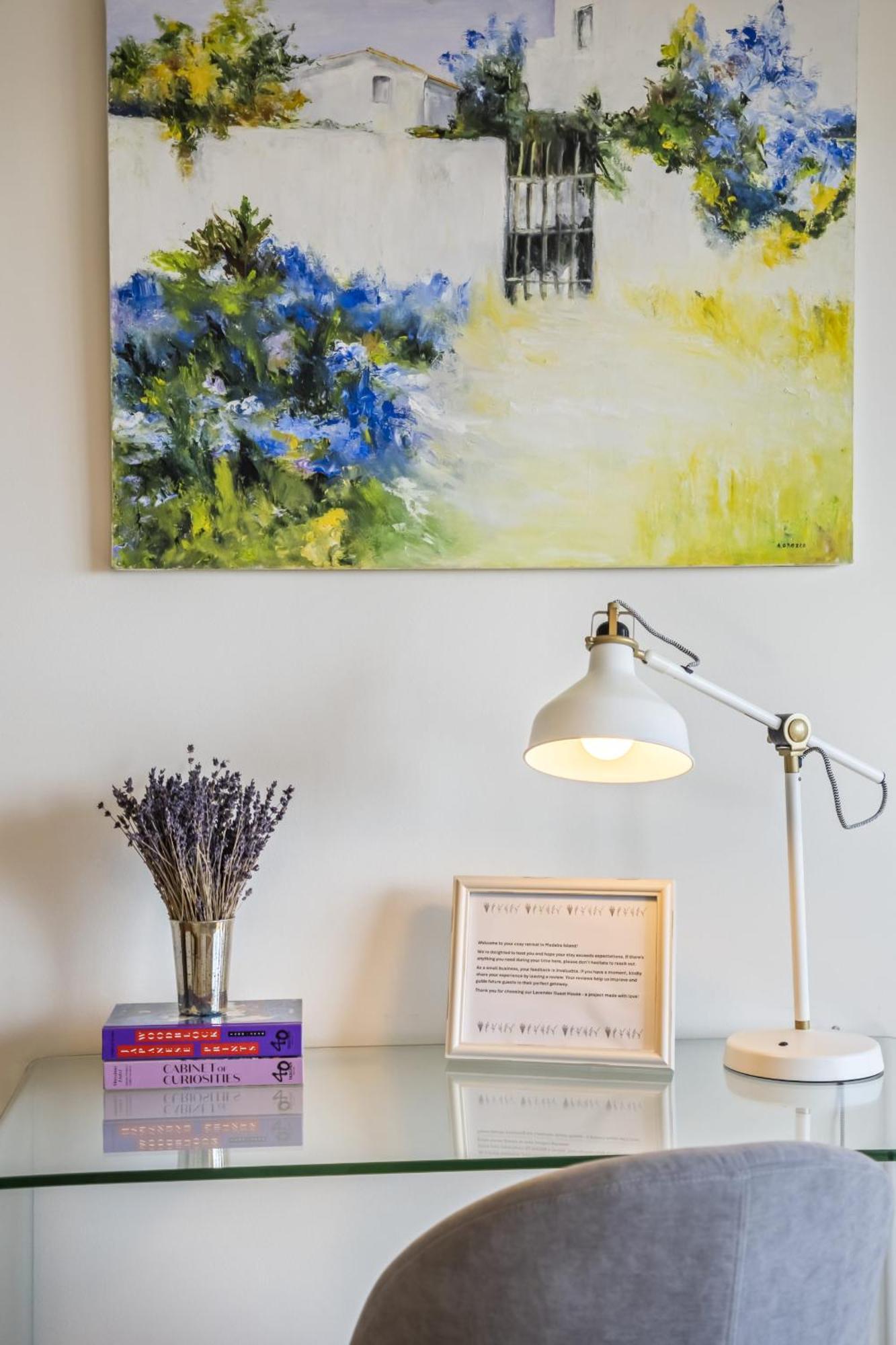 Lavender - By Wehost Apartment